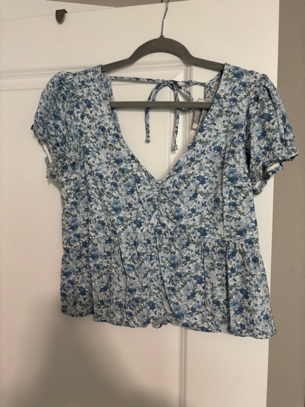 Hollister Light Blue Floral V-Neck Tie-Back Peplum Blouse